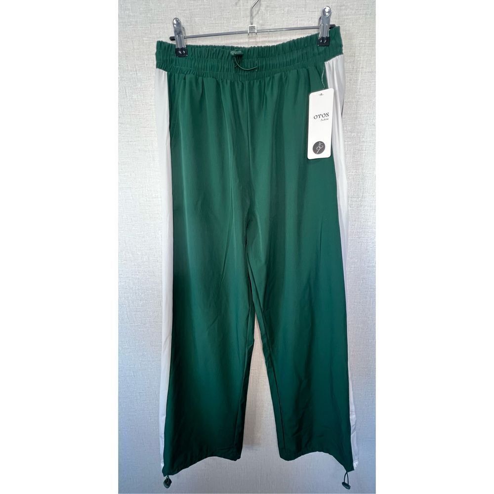 Green track pants with stripe